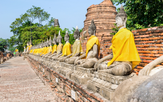 What’s the difference between a Buddha and a bodhisattva?